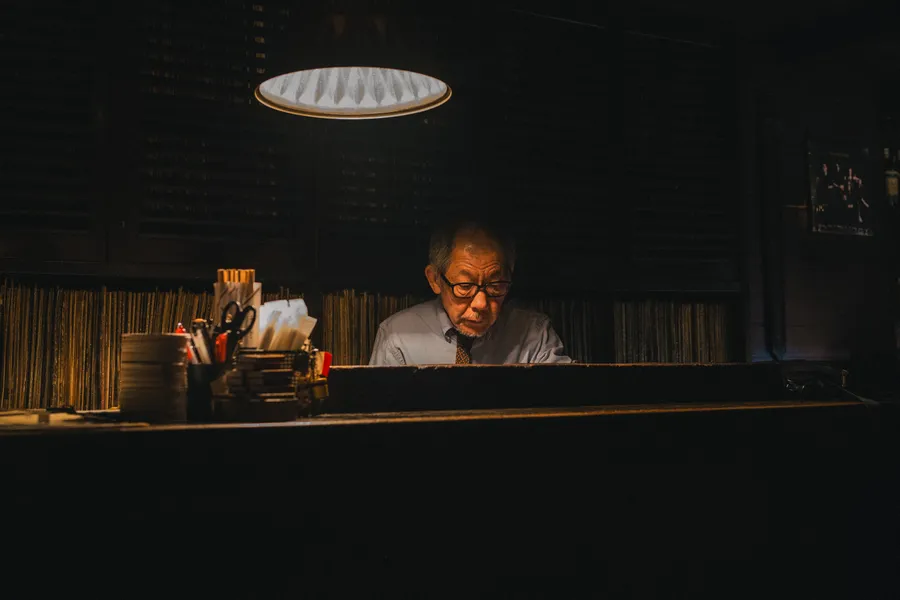 tokyo listening bar NZF7324
